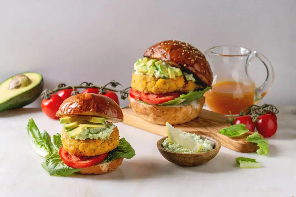 Tortitas de lentejas rojas con cúrcuma y jengibre 1 Hamburguesa de lentejas rojas con jengibre y cúrcuma apta para veganos